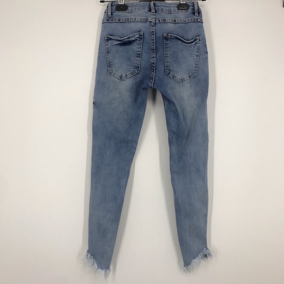 Revamped denim cropped jean embroidered roses 00 - Picture 7 of 12